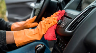 Como limpar plásticos encardidos do carro deixando-os impecáveis